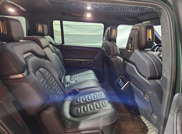 7PDSGABL9NN002253 2022 RIVIAN R1S Зеленый Вид задней части салона