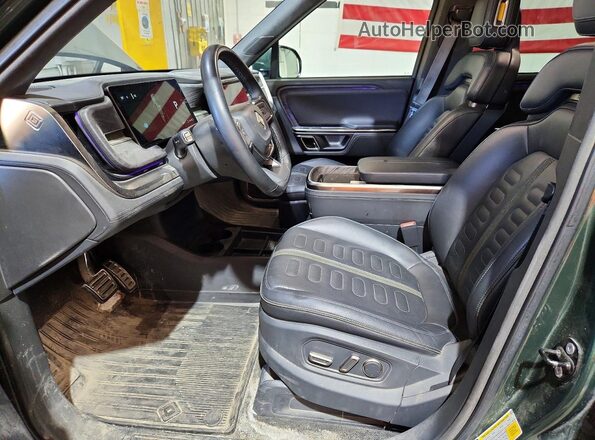 7PDSGABL9NN002253 2022 RIVIAN R1S Зеленый Вид салона спереди
