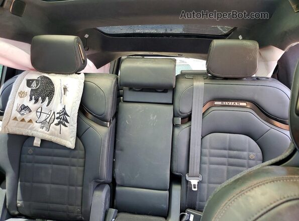 7PDSGABP3TN089065 2026 RIVIAN R1S Black Rear seats view