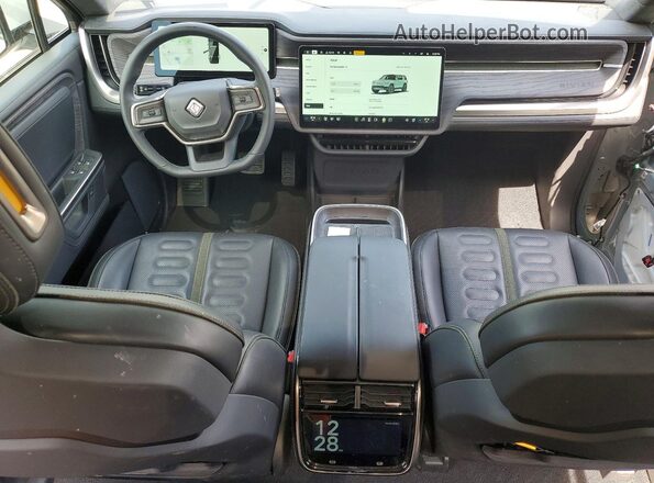 7PDSGBBA1SN047509 2025 RIVIAN R1S Gray Dashboard view