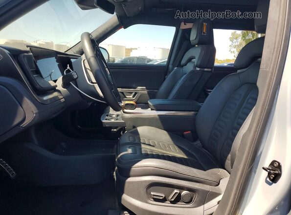 7PDSGBBA2PN016650 2023 RIVIAN R1S Silver Front interior view