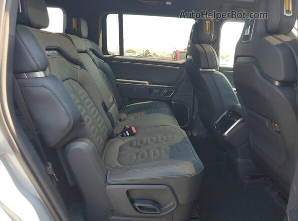 7PDSGBBA2PN016650 2023 RIVIAN R1S Silver Rear interior view