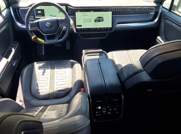 7PDSGBBA2PN016650 2023 RIVIAN R1S Silver Dashboard view