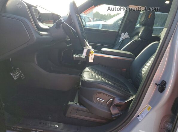 7PDSGBBA2RN037260 2024 RIVIAN R1S Gray Вид салону спереду