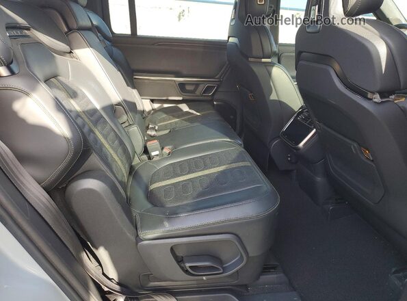 7PDSGBBA2RN037260 2024 RIVIAN R1S Gray Вид задньої частини салону