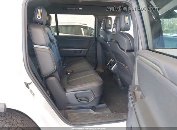 7PDSGBBAXSN047220 2025 RIVIAN R1S White VIN sticker view