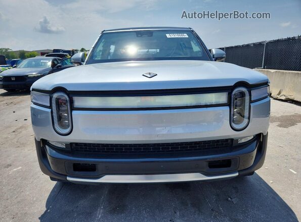 7PDSGCBA9RN041425 2024 RIVIAN R1S Silver Դիմացի տեսք