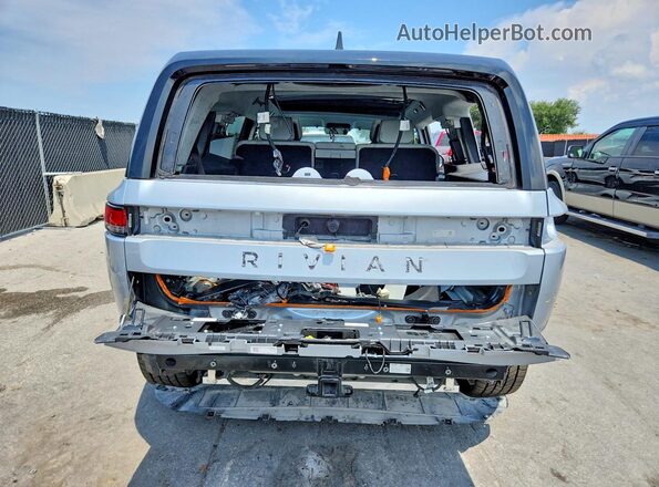 7PDSGCBA9RN041425 2024 RIVIAN R1S Silver Հետևի տեսք