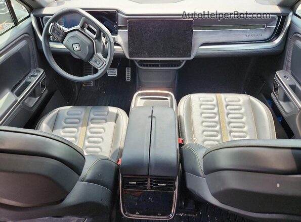 7PDSGCBA9RN045068 2024 RIVIAN R1S Black Dashboard view