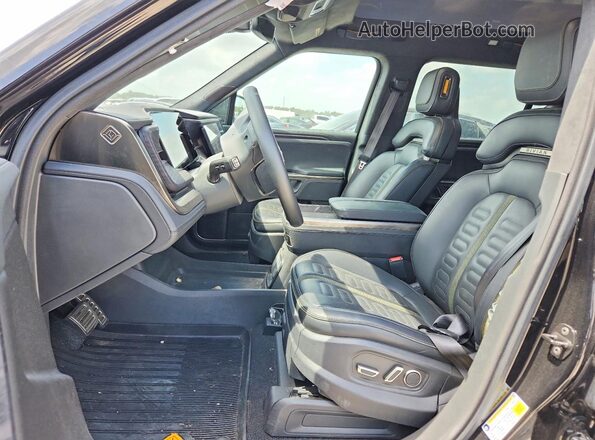 7PDSGCBA9RN045068 2024 RIVIAN R1S Black Front interior view