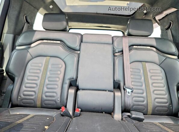 7PDSGCBA9RN045068 2024 RIVIAN R1S Black Rear seats view