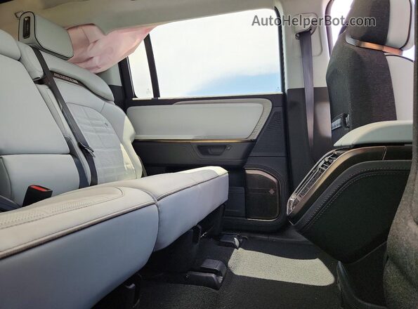 7PDSGCBP3SN071594 2025 RIVIAN R1S Gray Rear interior view