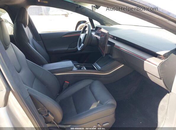 7SAXCAE59TF482329 2026 TESLA MODEL X Silver Widok wnętrza z przodu
