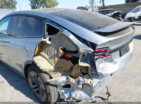 7SAXCAE59TF482329 2026 TESLA MODEL X Silver Widok z przodu