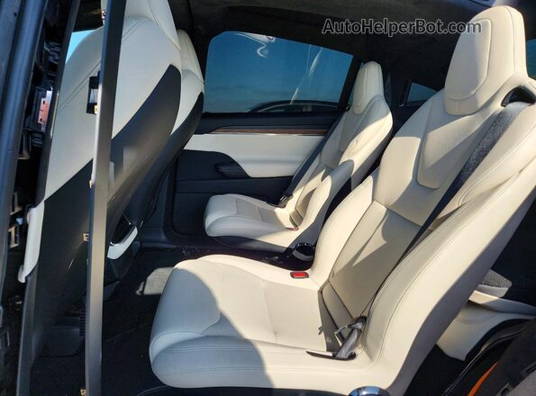 7SAXCBE57PF425204 2023 TESLA MODEL Charcoal უკანა სალონის ხედი