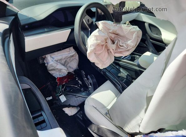 7SAXCBE66PF430614 2023 TESLA MODEL Red Vista del salpicadero