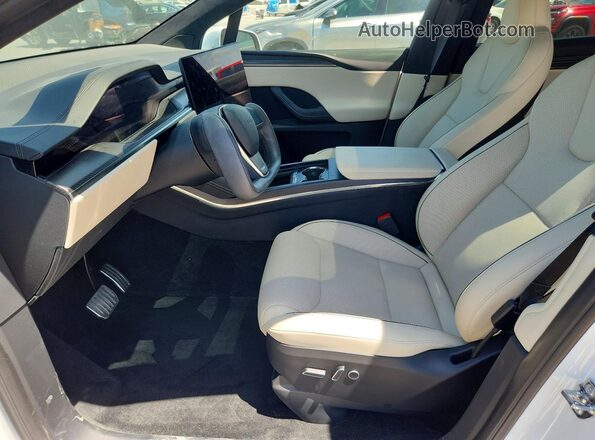 7SAXCBE68TF486676 2026 TESLA MODEL White Vista interior delantera