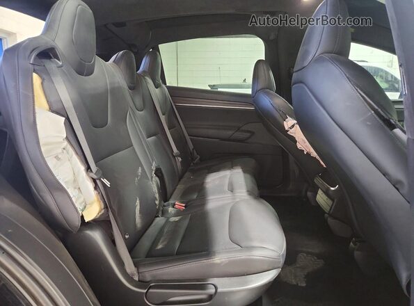 7SAXCDE54RF444663 2024 TESLA MODEL Black Vista de los asientos traseros