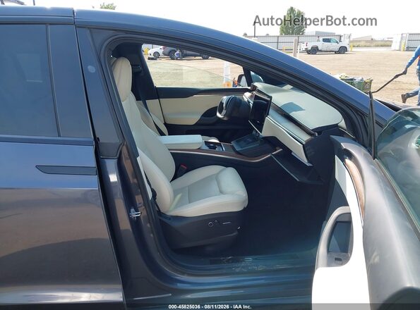 7SAXCDE55PF368514 2023 TESLA MODEL X Серый Вид салона спереди