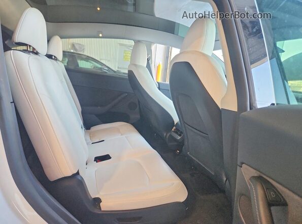 7SAYGAEE1PF759294 2023 TESLA MODEL White Widok tylnych siedzeń