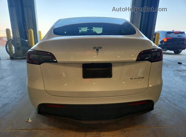 7SAYGAEE1PF759294 2023 TESLA MODEL White Widok z tyłu