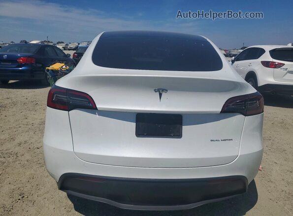 7SAYGAEE1RF005301 2024 TESLA MODEL White Widok z tyłu