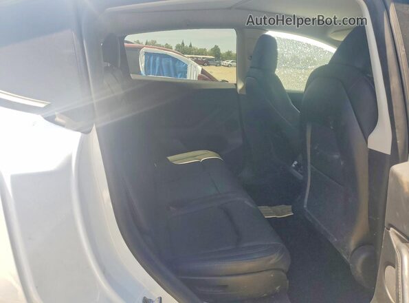 7SAYGAEE1RF005301 2024 TESLA MODEL White Widok tylnych siedzeń