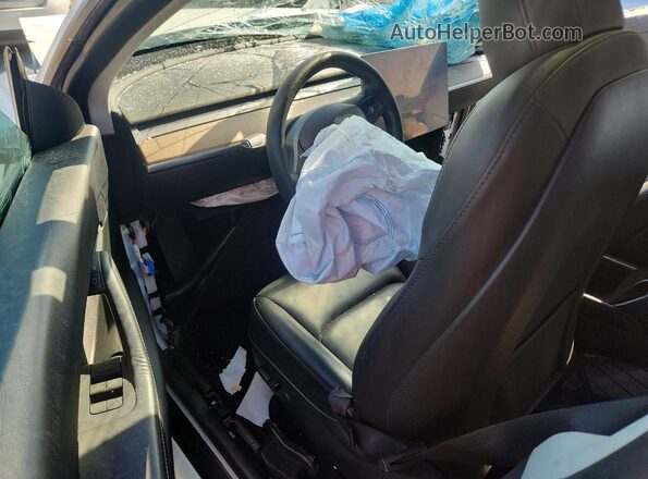 7SAYGAEE3NF350811 2022 TESLA MODEL Белый Вид панели приборов