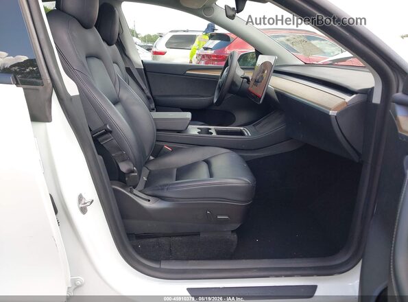 7SAYGAEE3PF590329 2023 TESLA MODEL Y White Вид салону спереду