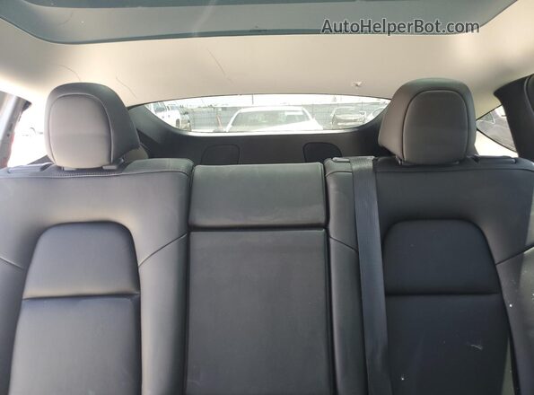 7SAYGAEE4NF392193 2022 TESLA MODEL Gray Vista de los asientos traseros