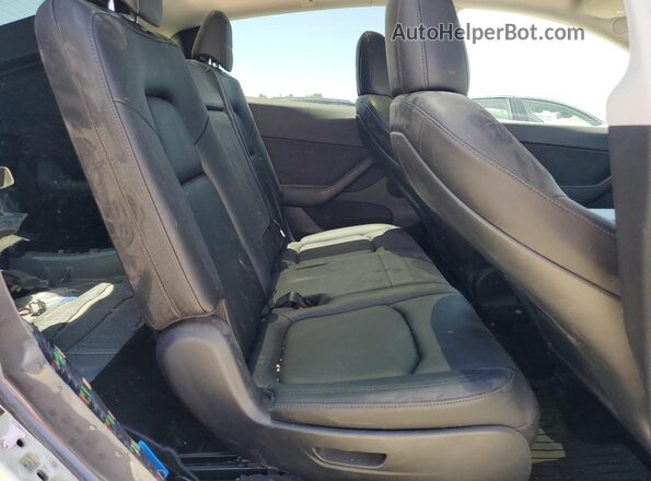 7SAYGAEE4NF392193 2022 TESLA MODEL Gray Vista interior trasera