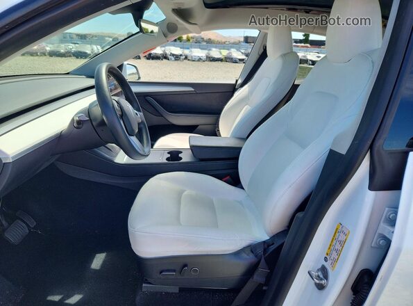 7SAYGAEE4PF683506 2023 TESLA MODEL White Vista interior delantera