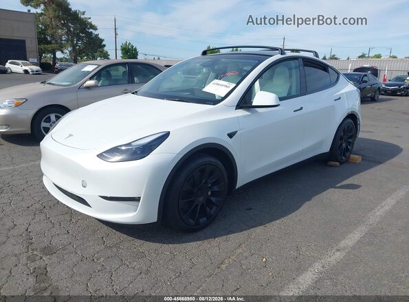 7SAYGAEE7RF189871 2024 TESLA MODEL Y White Առջևի ձախ երեք քառորդ տեսարան