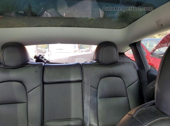 7SAYGAEE8NF524419 2022 TESLA MODEL White Vista de los asientos traseros
