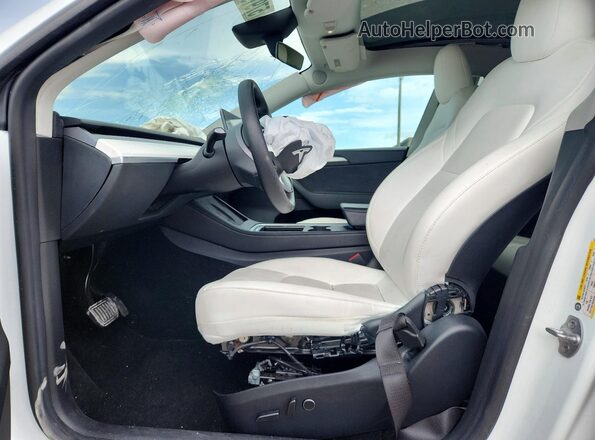 7SAYGAEE8PF933944 2023 TESLA MODEL White Widok wnętrza z przodu