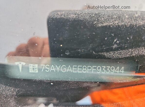 7SAYGAEE8PF933944 2023 TESLA MODEL White Widok naklejki z numerem VIN