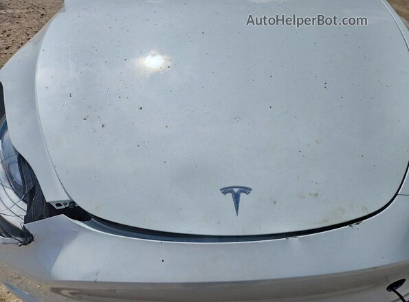 7SAYGAEE9SF308168 2025 TESLA MODEL White Rear interior view