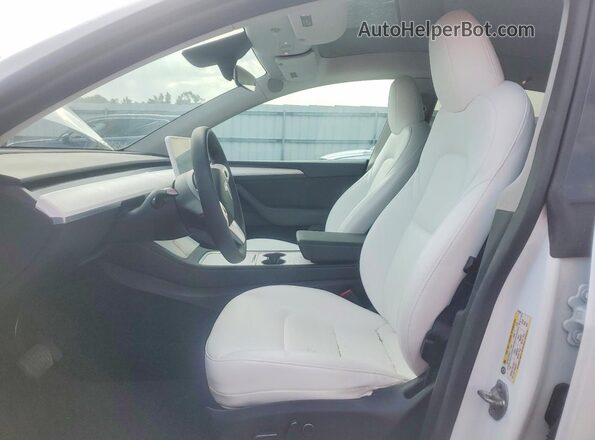 7SAYGAEEXRF073760 2024 TESLA MODEL White Front interior view