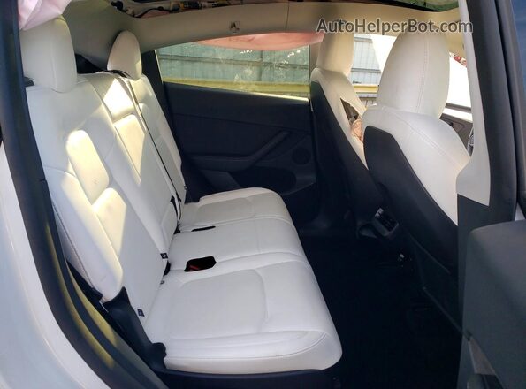 7SAYGAEEXRF206646 2024 TESLA MODEL White Widok tylnych siedzeń
