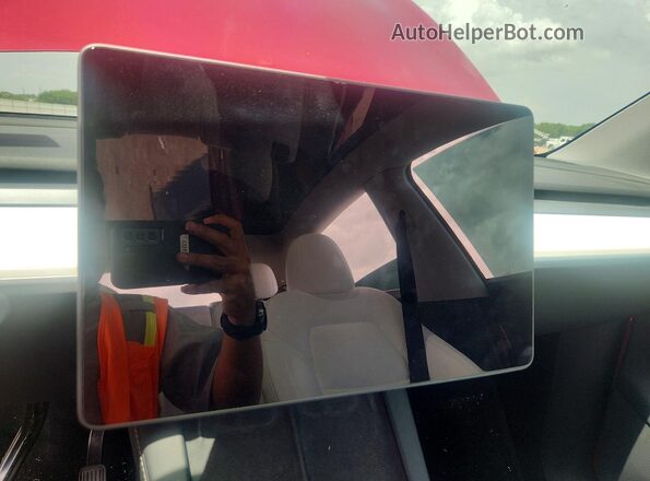 7SAYGDED0SA337242 2025 TESLA MODEL Красный Вид щитка приборов