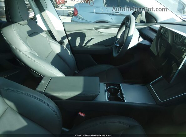 7SAYGDED0TA452151 2026 TESLA MODEL Y Gray წინა სალონის ხედი