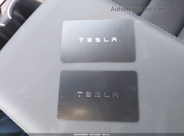 7SAYGDED0TA452151 2026 TESLA MODEL Y Gray წინა პანელის ხედი