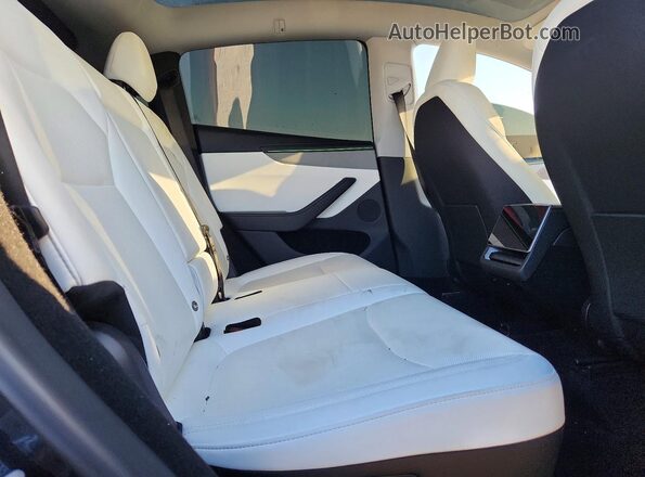 7SAYGDED0TF386011 2026 TESLA MODEL Gray უკანა სალონის ხედი