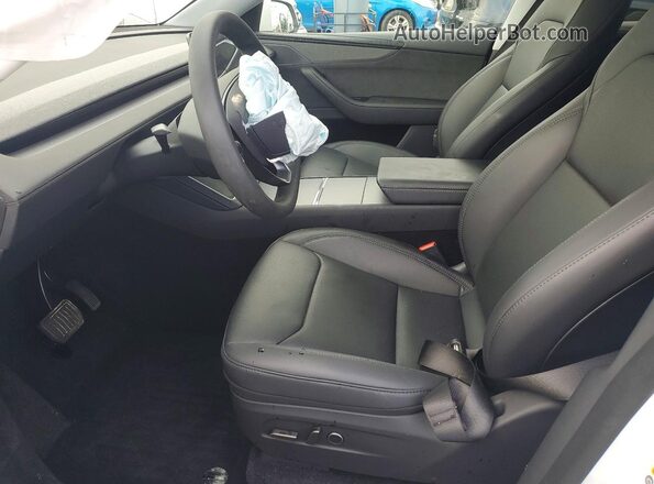 7SAYGDED0TF434008 2026 TESLA MODEL White Вид салону спереду