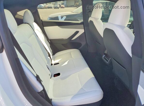7SAYGDED0TF638047 2026 TESLA MODEL White Вид задньої частини салону