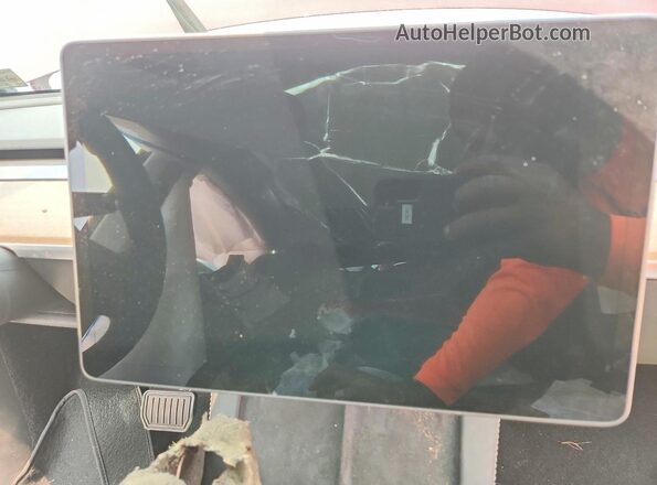 7SAYGDED1RF096398 2024 TESLA MODEL Maroon Vista del cuadro de instrumentos