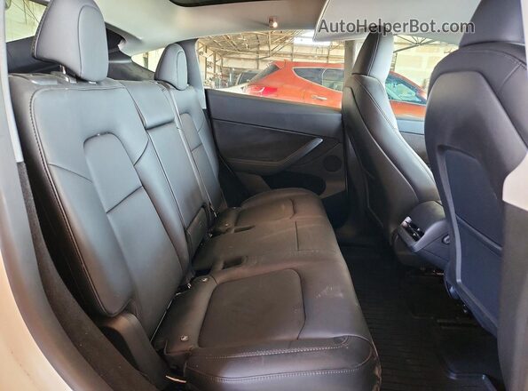 7SAYGDED1RF193049 2024 TESLA MODEL White Հետևի նստատեղերի տեսք