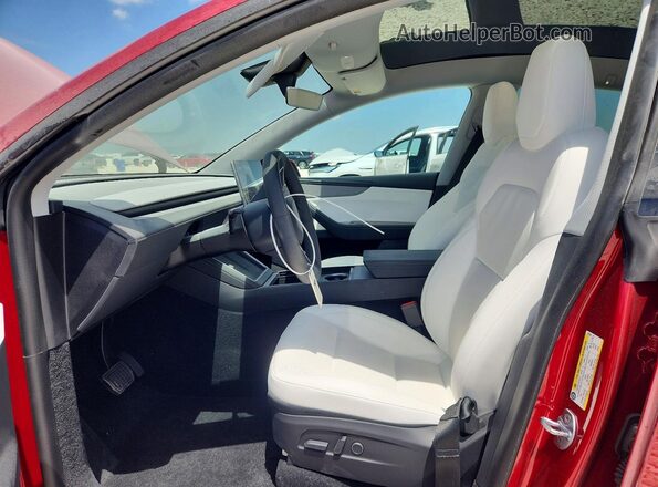 7SAYGDED1TA597036 2026 TESLA MODEL Красный Вид салона спереди