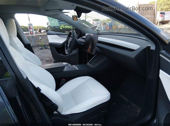 7SAYGDED2TF435807 2026 TESLA MODEL Y Gray წინა სალონის ხედი