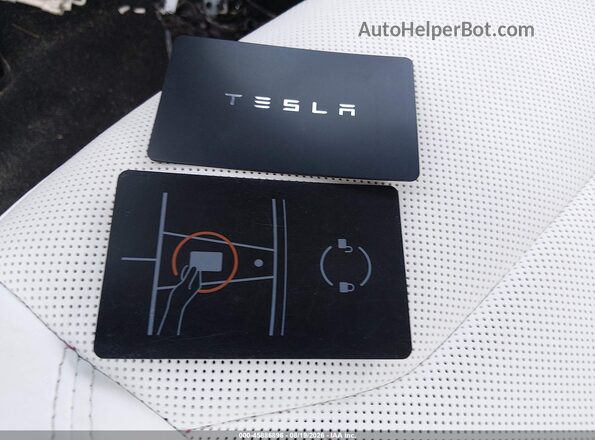 7SAYGDED2TF435807 2026 TESLA MODEL Y Gray წინა პანელის ხედი